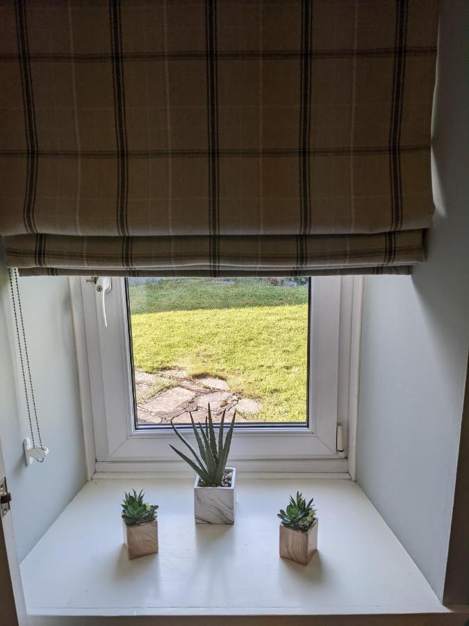 Ailnack Cottage -Cheerful Cottage With Secure Garden And Off Street Parking Sleeps 4 โทมินทูล ภายนอก รูปภาพ