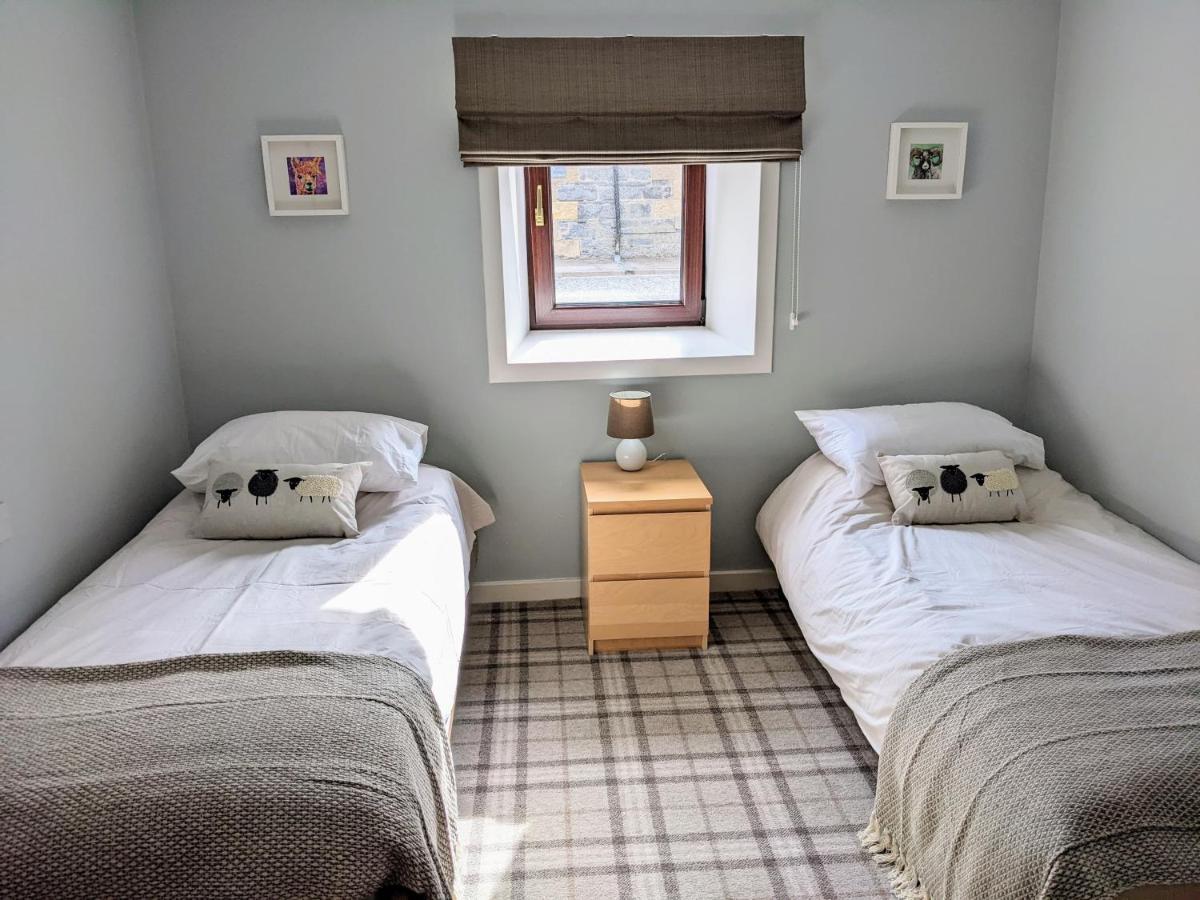 Ailnack Cottage -Cheerful Cottage With Secure Garden And Off Street Parking Sleeps 4 โทมินทูล ภายนอก รูปภาพ